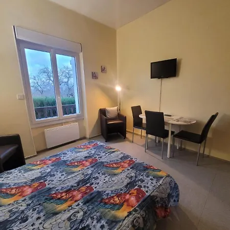 Rez De Chaussee Meuble Apartman *